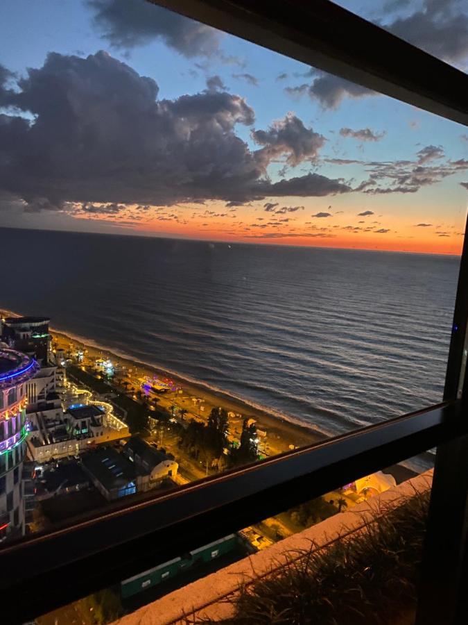 Orbi City Luxury Suite Batumi Bagian luar foto
