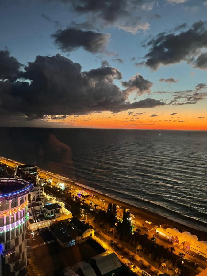 Orbi City Luxury Suite Batumi Bagian luar foto