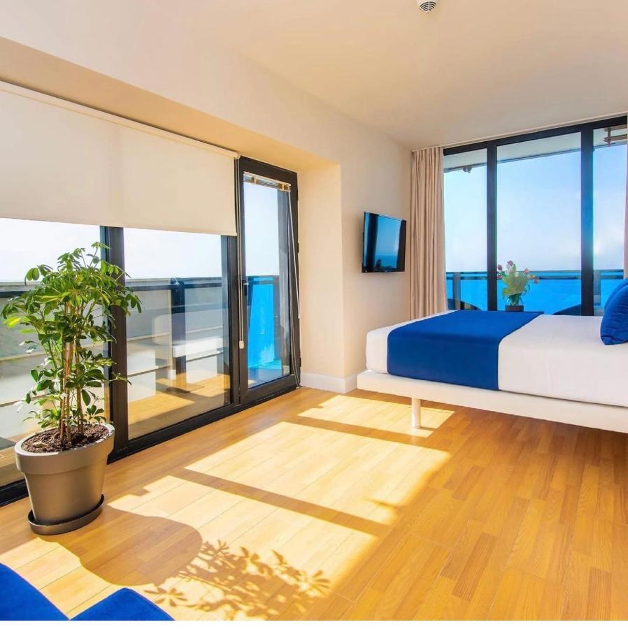 Orbi City Luxury Suite Batumi Bagian luar foto