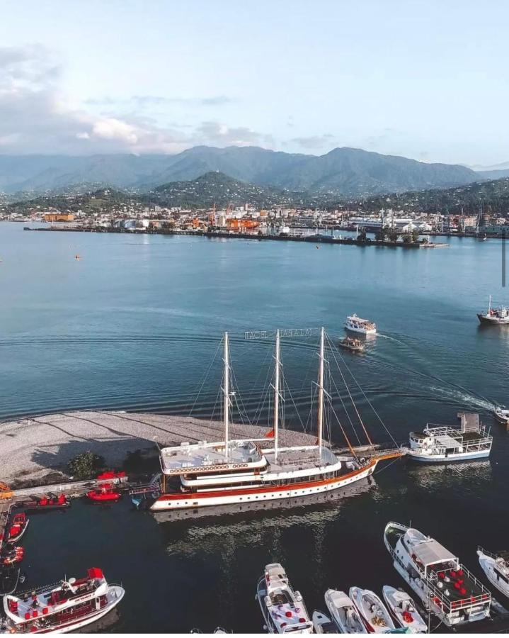 Orbi City Luxury Suite Batumi Bagian luar foto