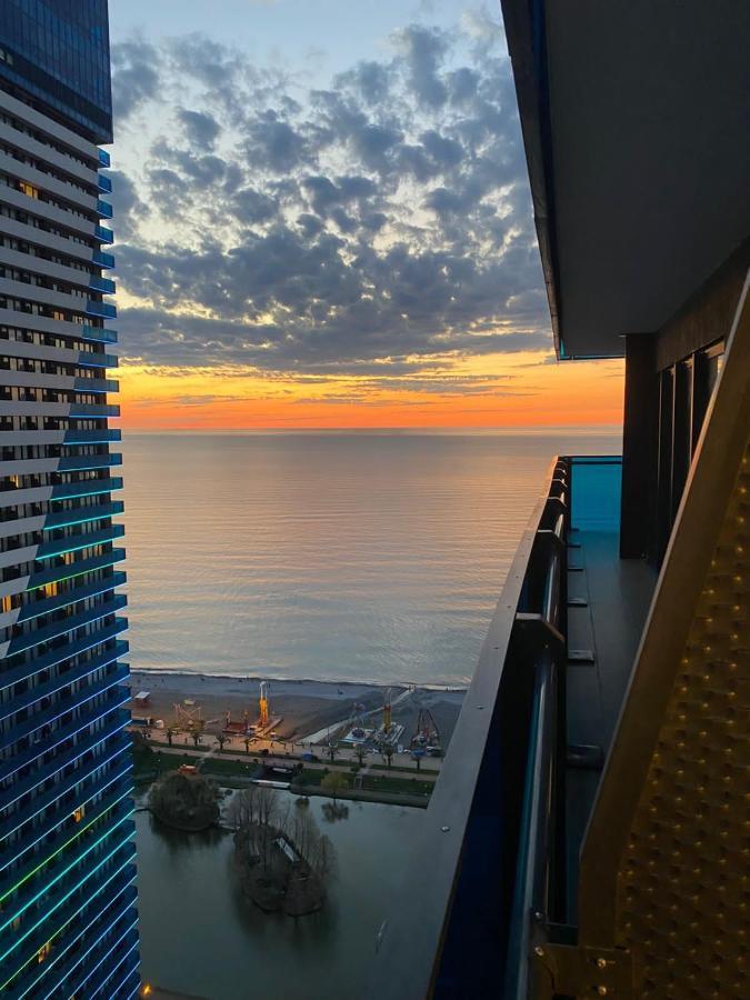Orbi City Luxury Suite Batumi Bagian luar foto